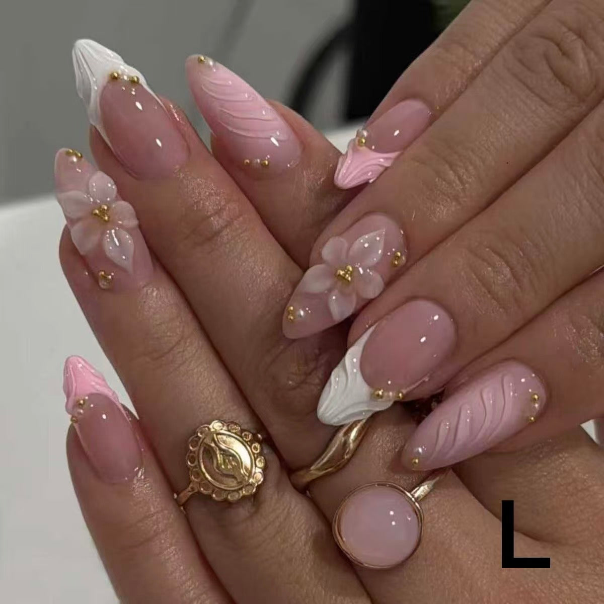 Purely Handcrafted Press-On Nails — Exquisite, Elegant, and Easy to Wear