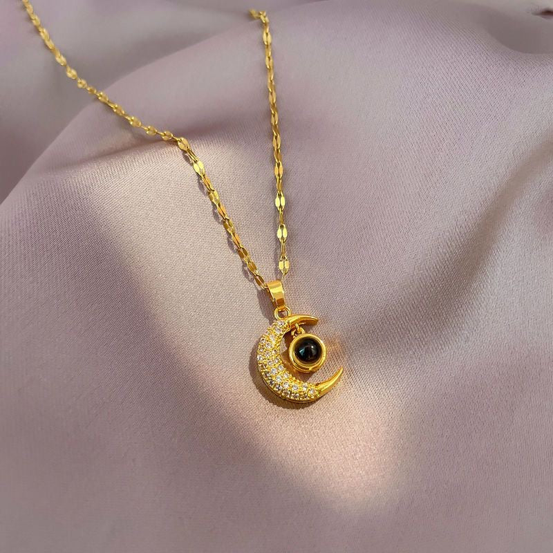 Light Luxury Crescent Necklace