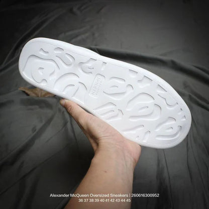 Classic tennis-style, fashionable, casual, non-slip lace-up shoes designed for both walking and running