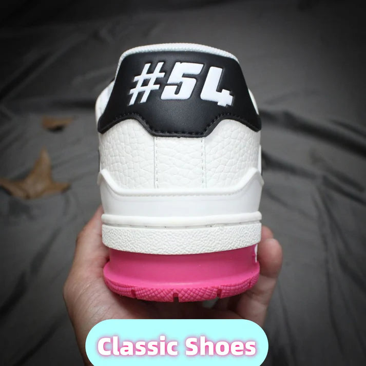 Stylish men's and women's sneakers, classic collaboration models.