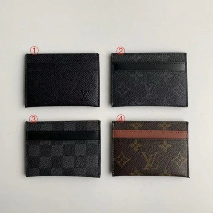 A classic-style card holder—lightweight and convenient to carry.