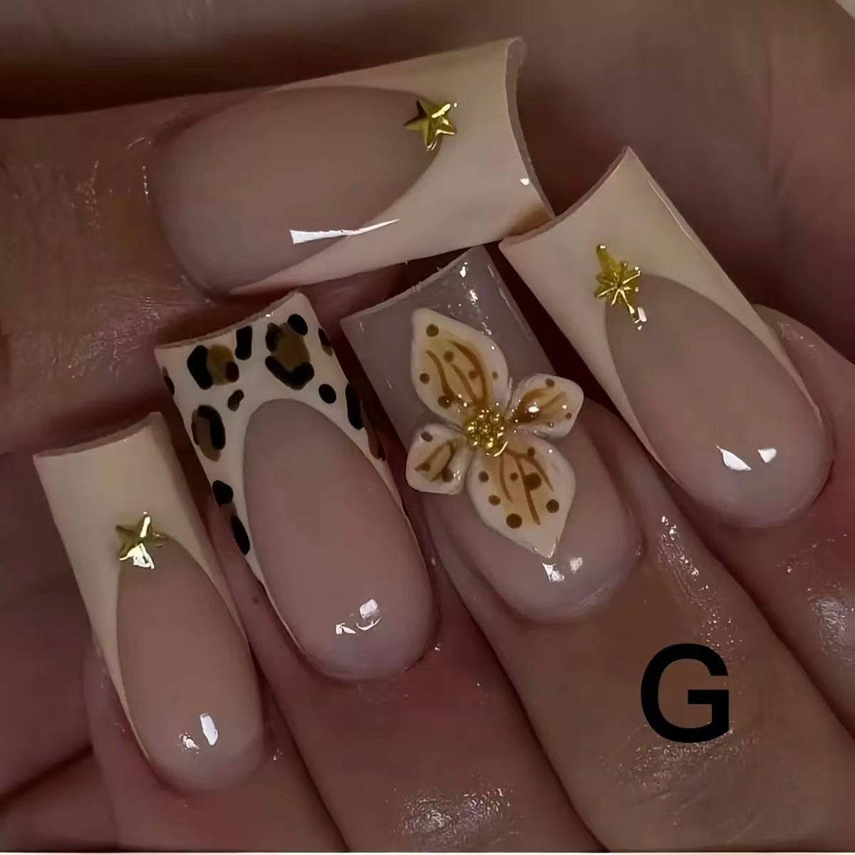 Purely Handcrafted Press-On Nails — Exquisite, Elegant, and Easy to Wear