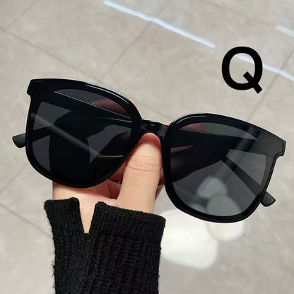 Trendy Sunglasses | UV Protection | Suitable for a variety of occasions, including urban strolls and chic parties.