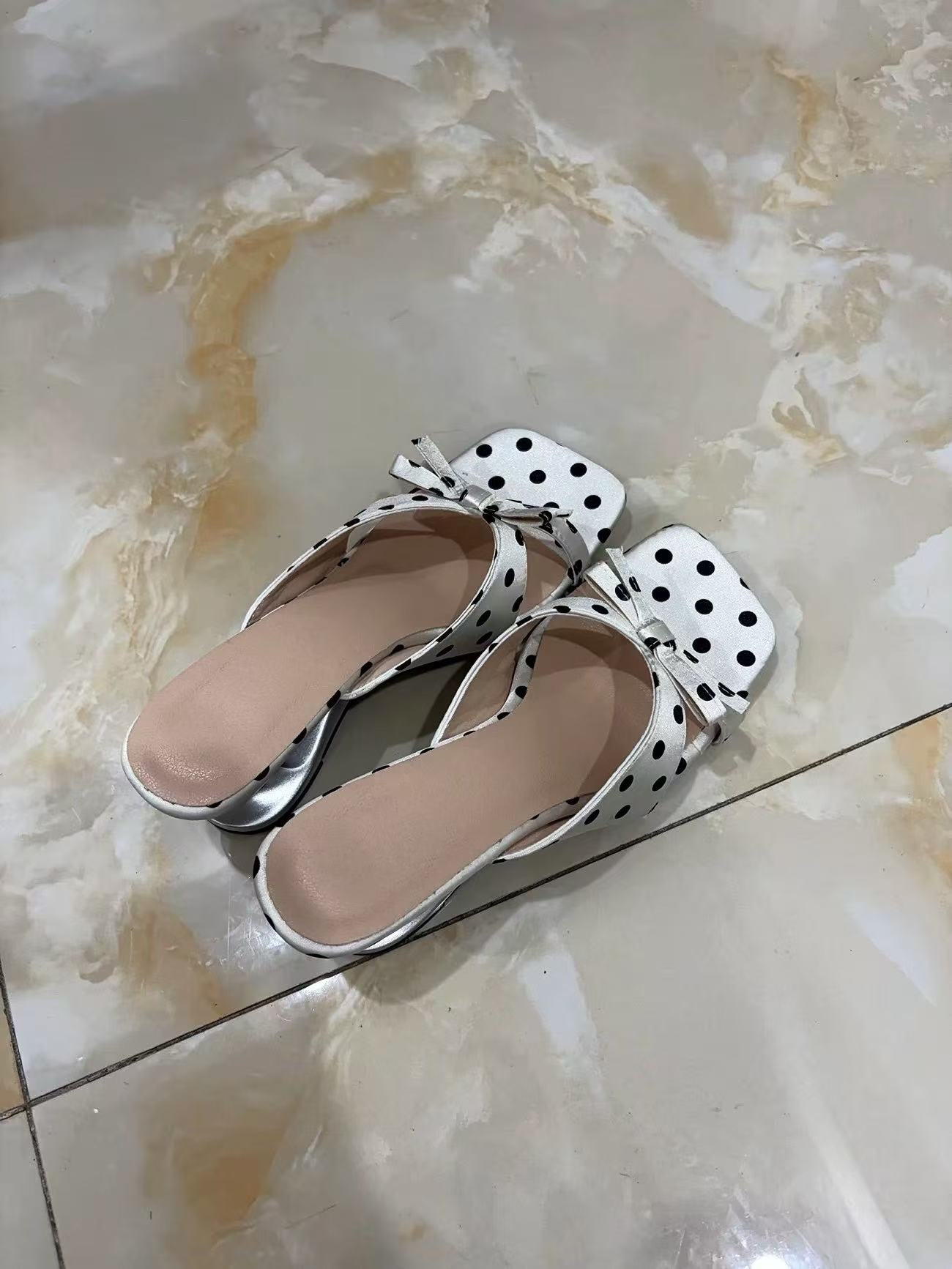 Simple High-Heel Sandals with Bow and Polka-Dot Design