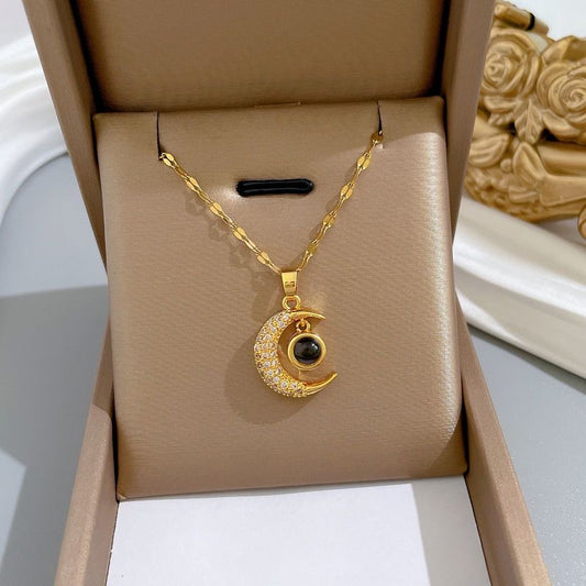 Light Luxury Crescent Necklace