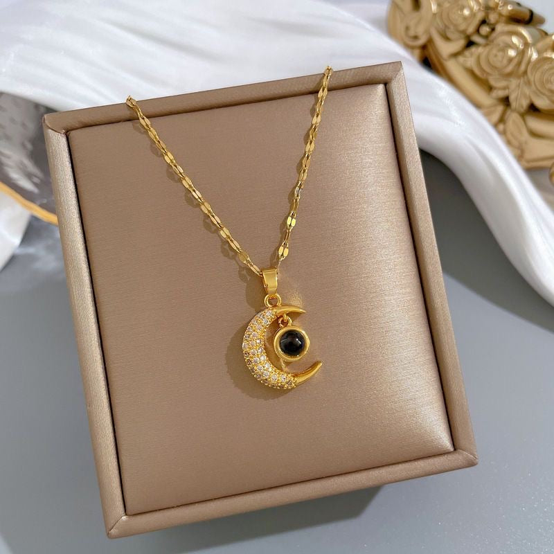 Light Luxury Crescent Necklace
