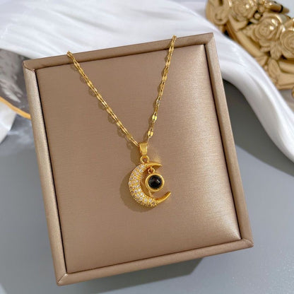 Light Luxury Crescent Necklace