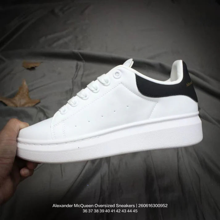 Classic tennis-style, fashionable, casual, non-slip lace-up shoes designed for both walking and running