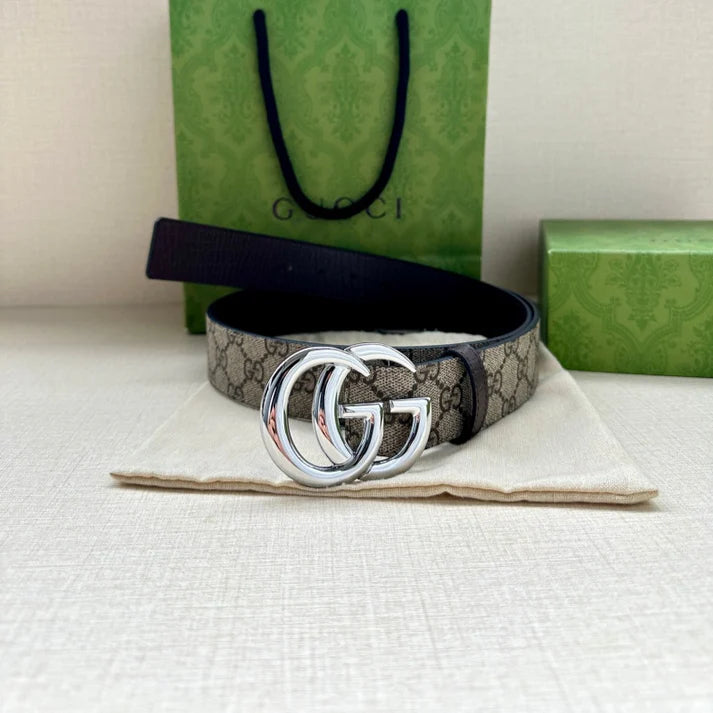 Fashionable genuine leather belt with letter detailing, suitable for pairing with jeans or dress trousers.