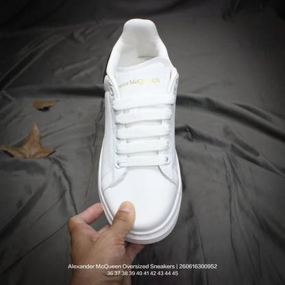 Classic tennis-style, fashionable, casual, non-slip lace-up shoes designed for both walking and running
