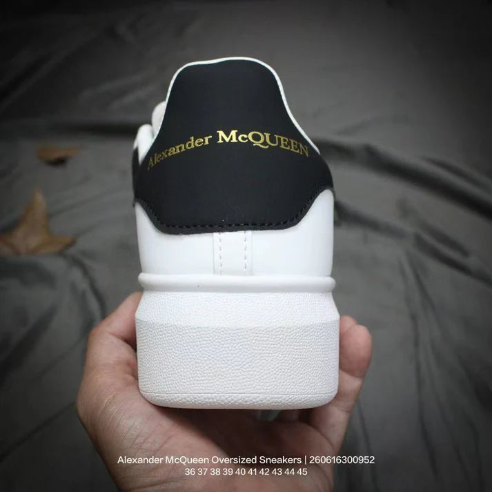 Classic tennis-style, fashionable, casual, non-slip lace-up shoes designed for both walking and running