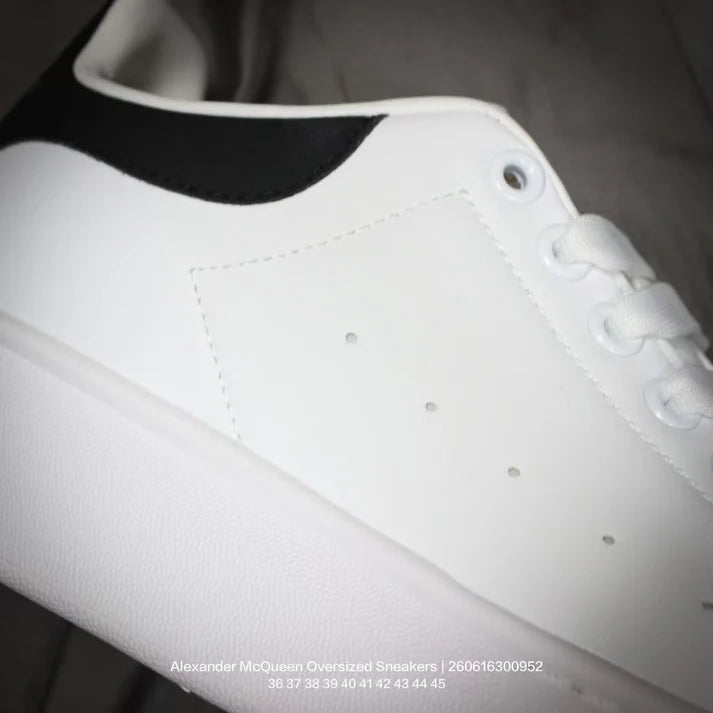 Classic tennis-style, fashionable, casual, non-slip lace-up shoes designed for both walking and running