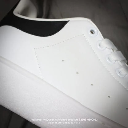 Classic tennis-style, fashionable, casual, non-slip lace-up shoes designed for both walking and running