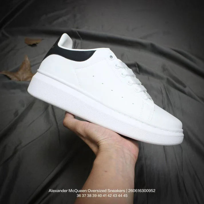 Classic tennis-style, fashionable, casual, non-slip lace-up shoes designed for both walking and running