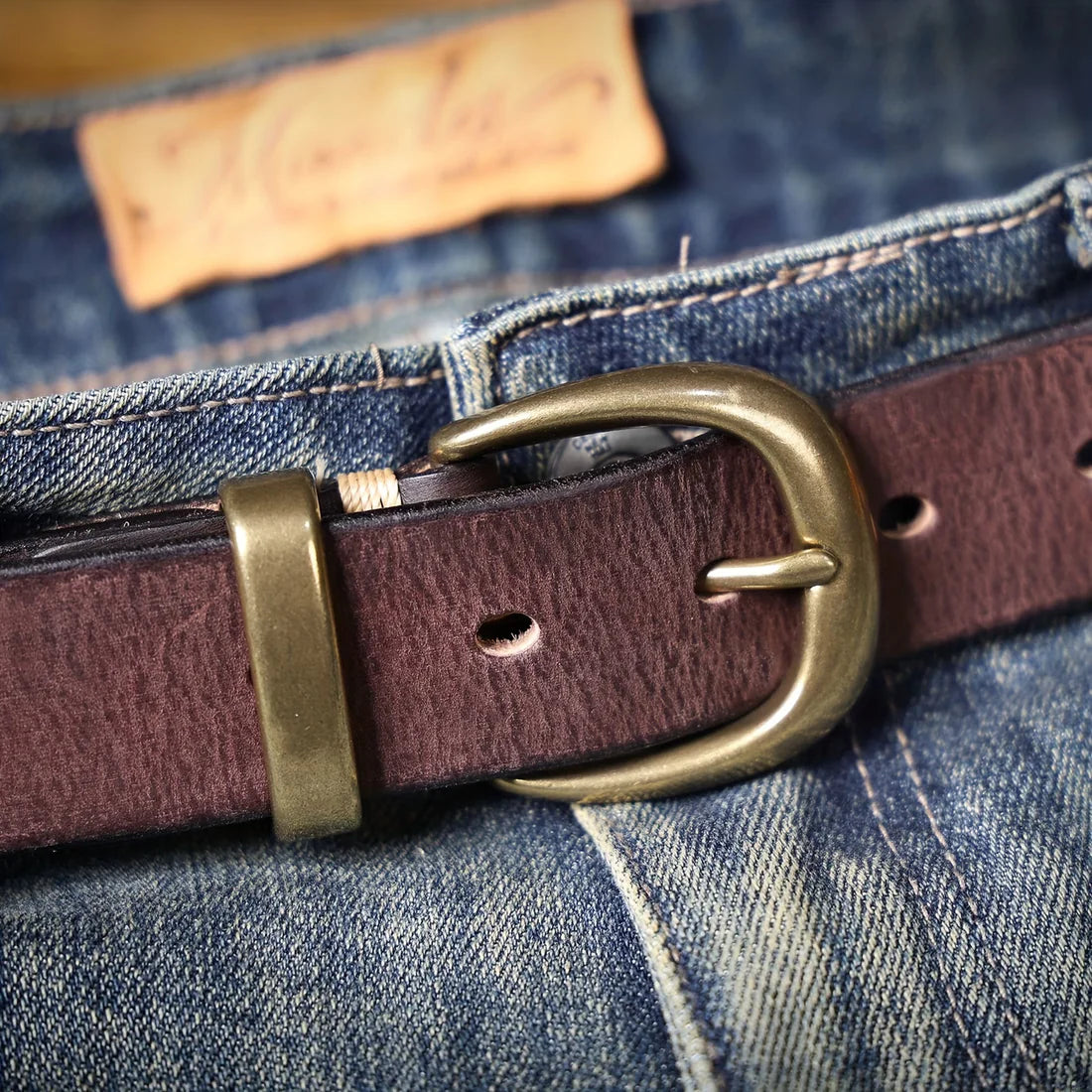 Vintage-style men's wide belt made of top-grain cowhide with a pure brass buckle; handcrafted genuine leather belt.