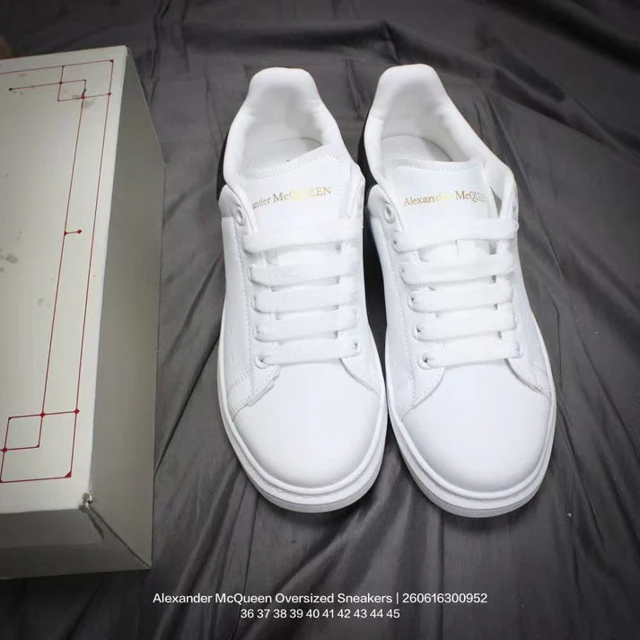 Classic tennis-style, fashionable, casual, non-slip lace-up shoes designed for both walking and running