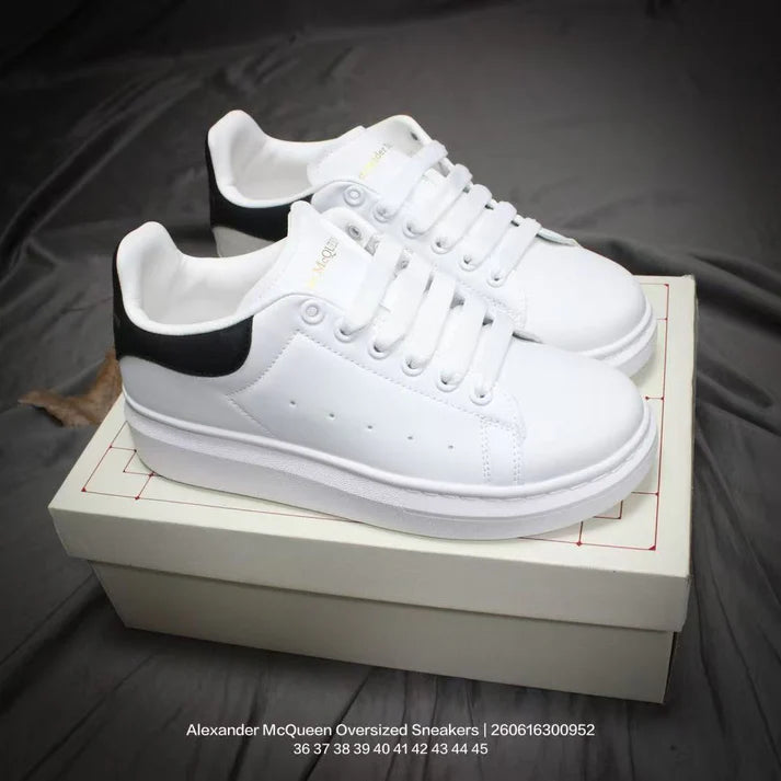 Classic tennis-style, fashionable, casual, non-slip lace-up shoes designed for both walking and running