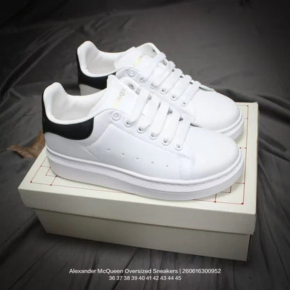 Classic tennis-style, fashionable, casual, non-slip lace-up shoes designed for both walking and running